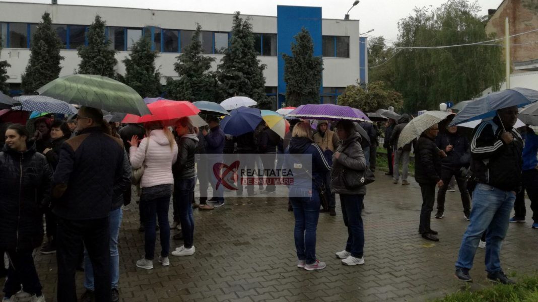 Muncitorii de la Electrolux rămân în grevă generală