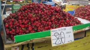Au apărut cireșele în piață! Nu dați năvală: o cireașă=o pâine