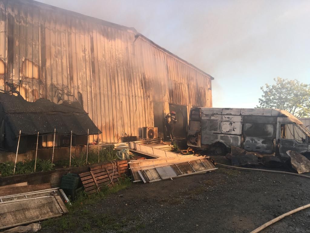 Incendiu puternic la o brutărie din Tuzla (Video)