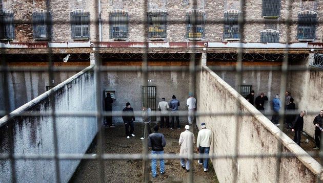 Pste 15.000 de români din închisori vor să voteze duminică