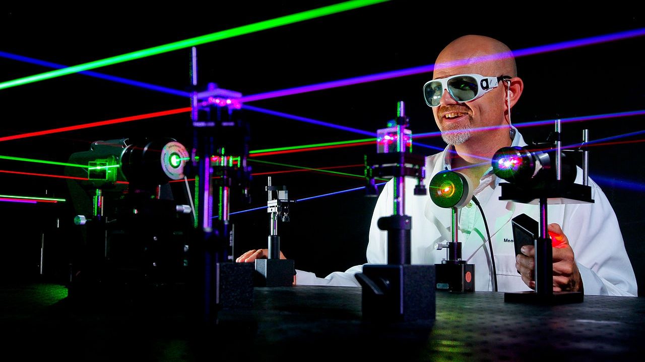 Cel mai puternic laser din lume, creat în România, va simula un eveniment cosmic incredibil