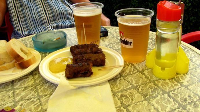 Edil teleormănean, pus să returneze banii pentru micii şi berea "din partea casei" 