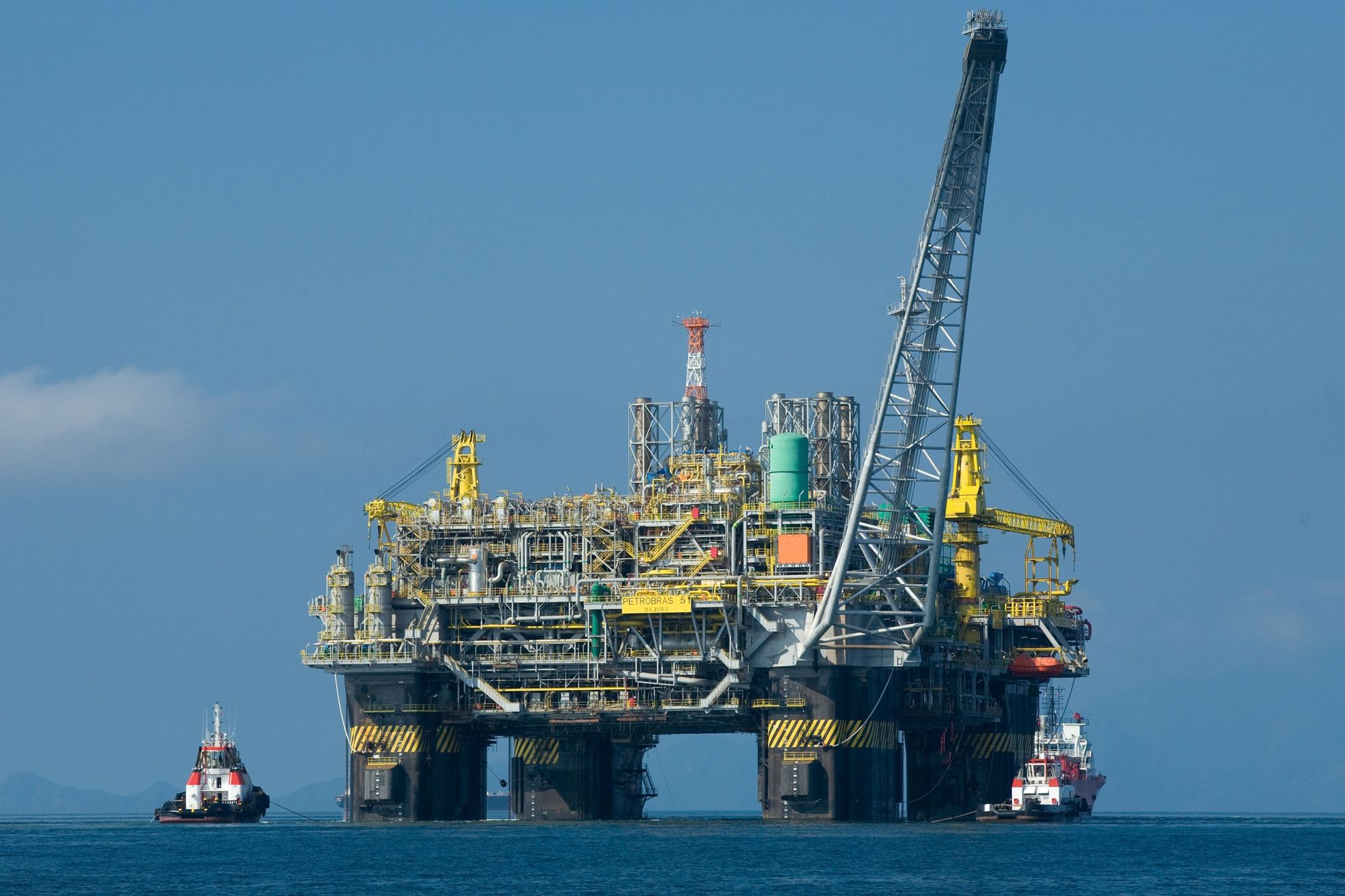 Europarlamentare 2019. Au vrut să voteze, dar n-au primit urna mobilă pe platforma petrolieră