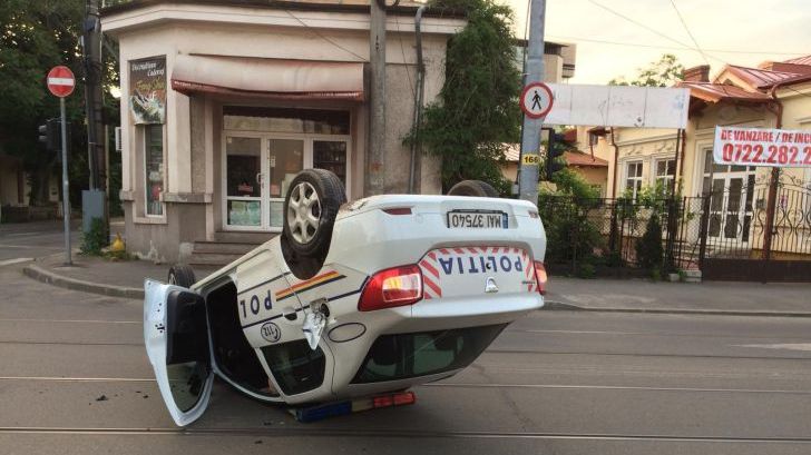 Polițist băut, la volan! Accident teribil, în centrul Ploieștiului: mașina s-a răsturnat