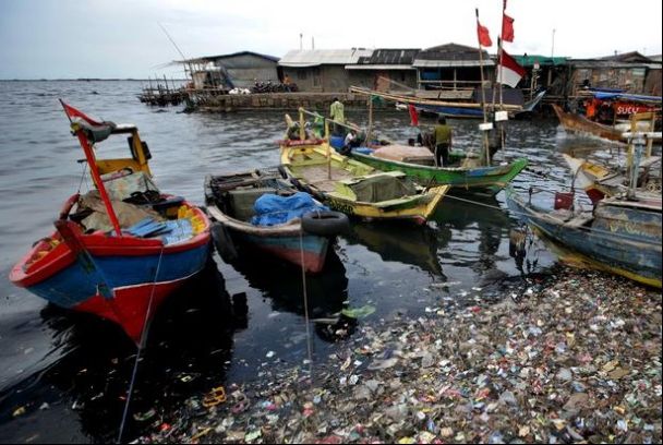 Decizie istorică la nivel european, s-a declanşat ofensiva împotriva plasticului