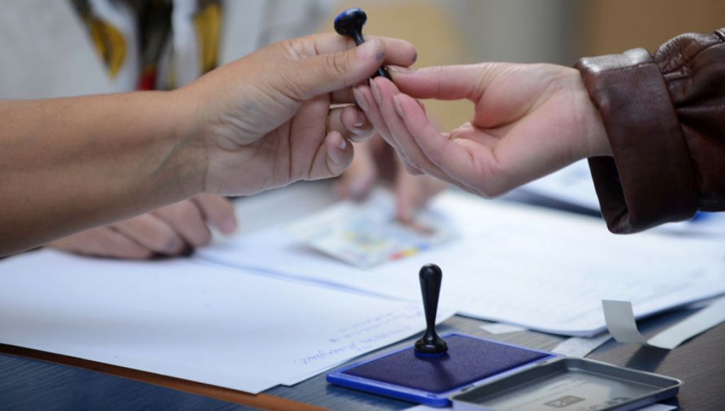 BEC ridică mingea la fileu pentru CCR și recunoaște o eroare la referendumul din 26 mai