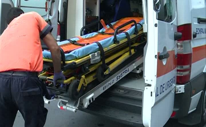 Pacient decedat, după ce ambulanța a rămas împotmolită în noroi