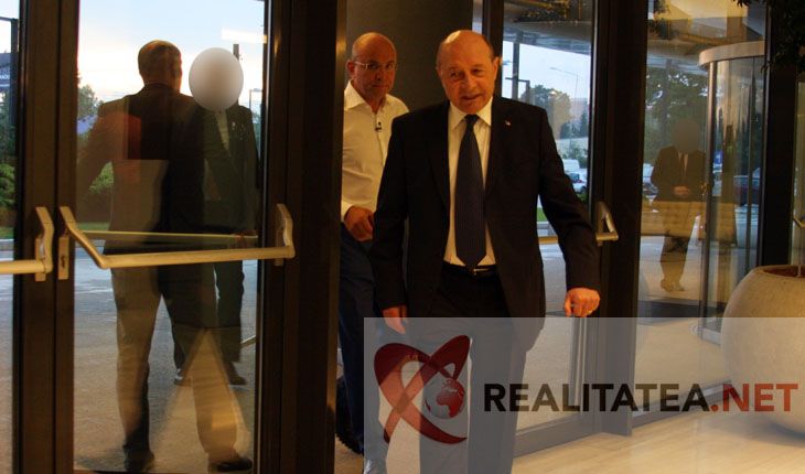Scenariul lui Băsescu: ”Interesul preşedintelui Iohannis este ca Dăncilă să între în turul doi”
