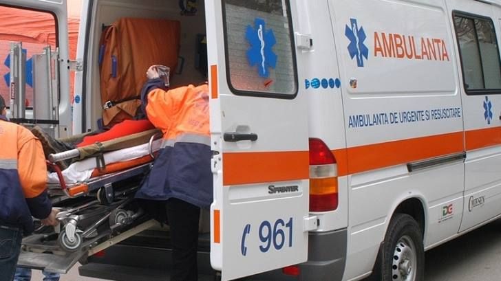 Șoferul ambulanței a pierdut controlul mașinii. Ce au pățit cei trei pacienți 