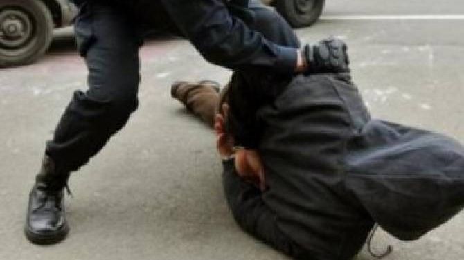 Agent de pază, trimis în judecată după ce a bătut o persoană