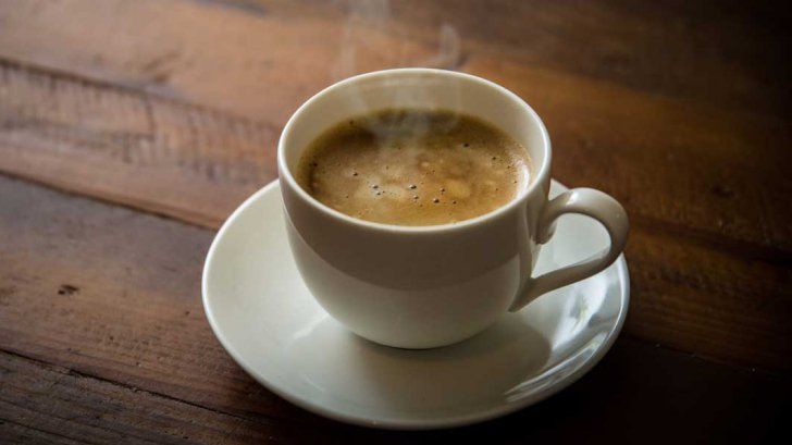 Cafea băută dis de dimineaţă