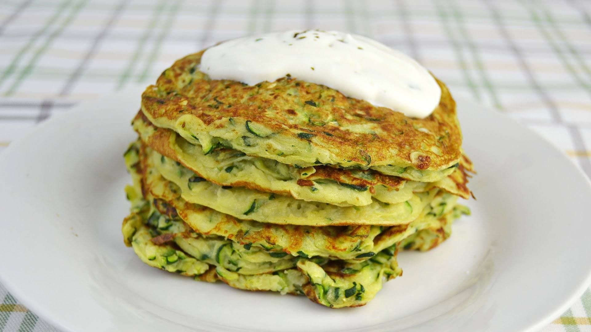 Cum să faci cele mai delicioase clătite cu dovlecel. Nu ai gustat așa ceva niciodată! 