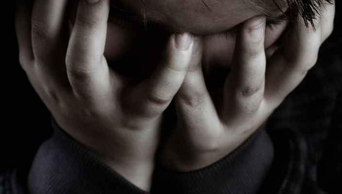 Copil de 8 ani agresat sexual în scara unui bloc de un recidivist!