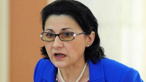 Elevi români, abandonați pe aeroporturi. Ministrul Educației, anunț de ultimă oră 