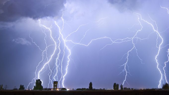 ALERTĂ METEO! Cod galben de ploi torențiale, furtuni și grindină. Zonele lovite