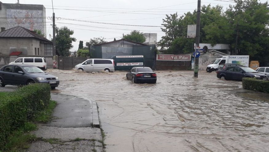 Cel mai greșit gest este să încercați să porniți motorul după ce mașina a fost inundată