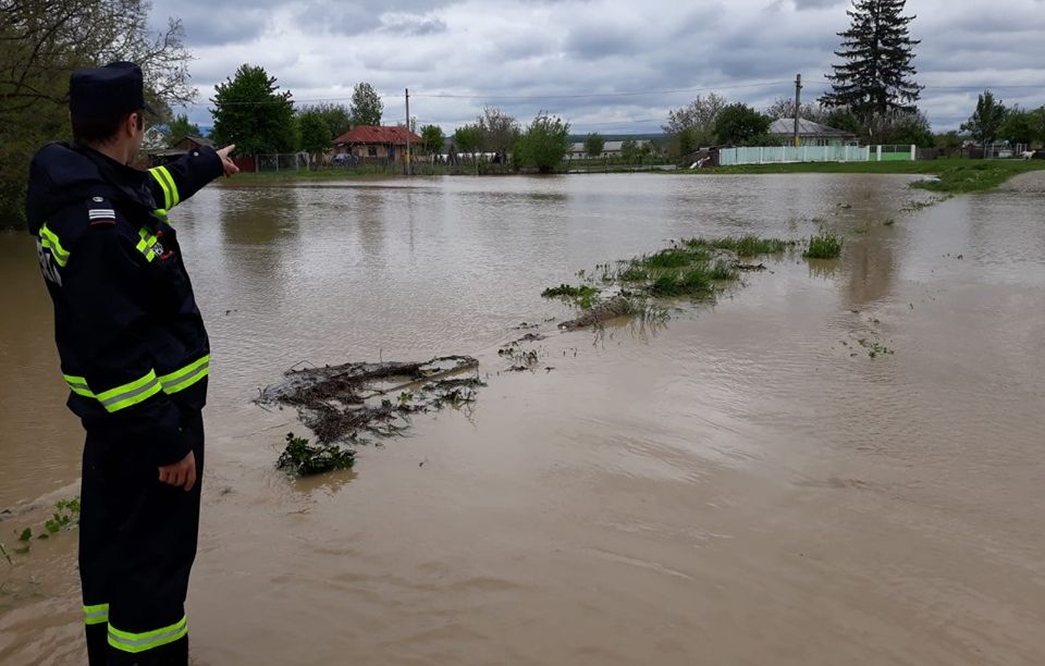 Cod portocaliu de inundaţii, pe râuri din 23 de judeţe