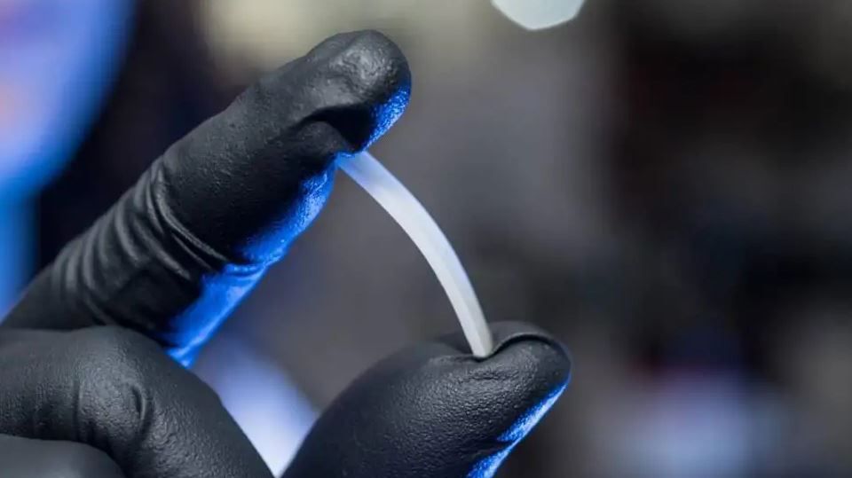 Cercetătorii au creat plasticul care poate fi reciclat la infinit ca să nu mai polueze planeta