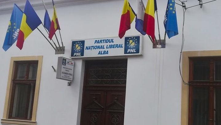 Revoltă în PNL: 150 de liberali amenință cu demisia
