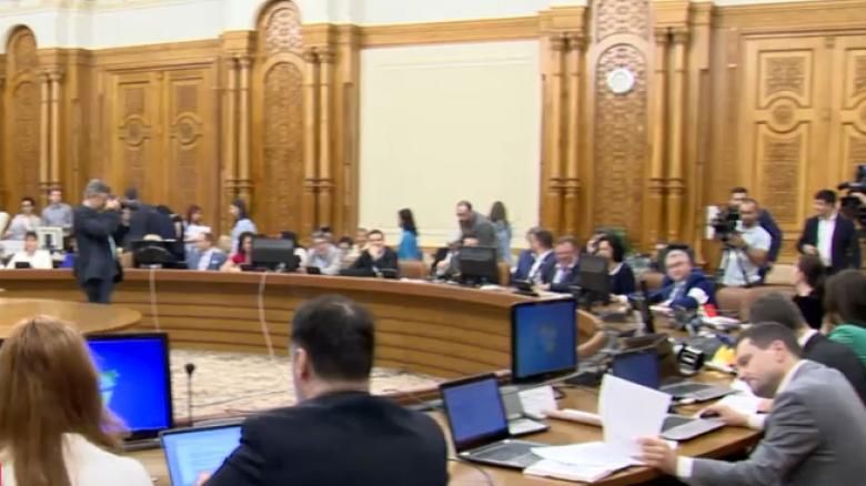 Opoziţia acuză PSD că a furat voturi ca să dea puteri mai mari Poliţiei