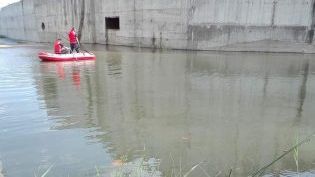 Foto arhivă. Un copil, din cei doi dați dispăruți, a fost găsit înecat.