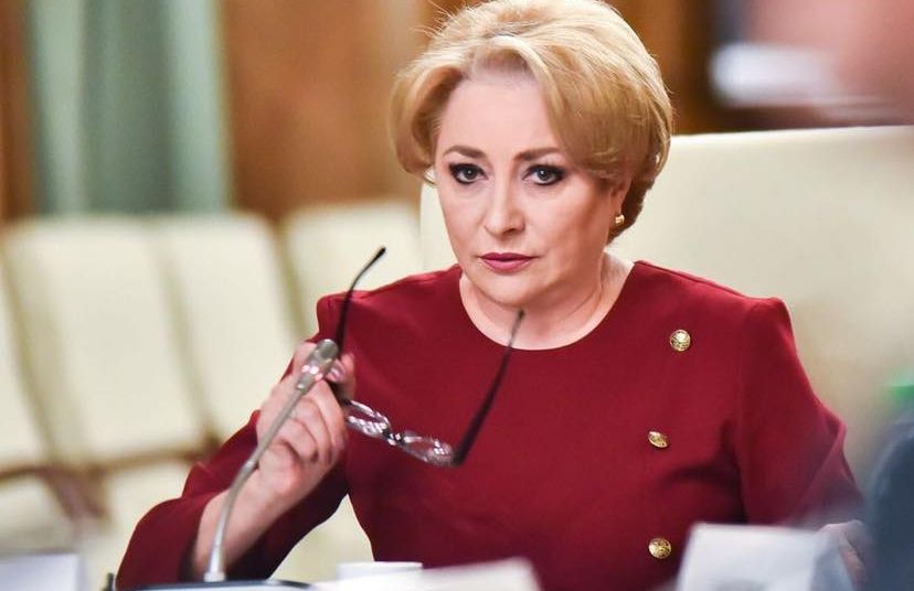 Viorica Dăncilă s-a întors pe Facebook. Ploaie de comentarii ironice la prima ei postare