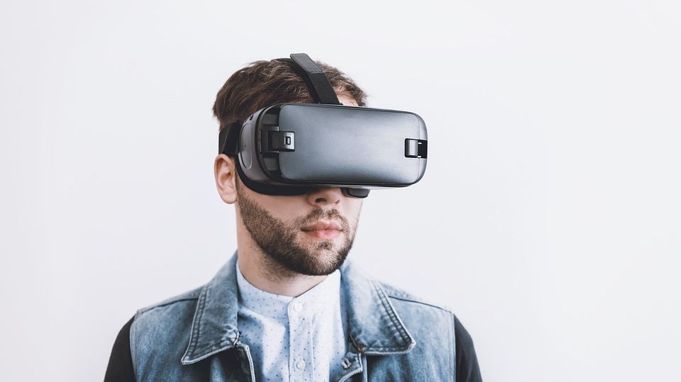 Cum este să trăiești o săptămână întreagă în realitatea virtuală