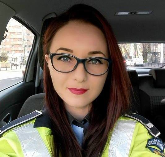 O polițistă din Pașcani este cercetată disciplinar pentru publicarea unei poezii pe Facebook