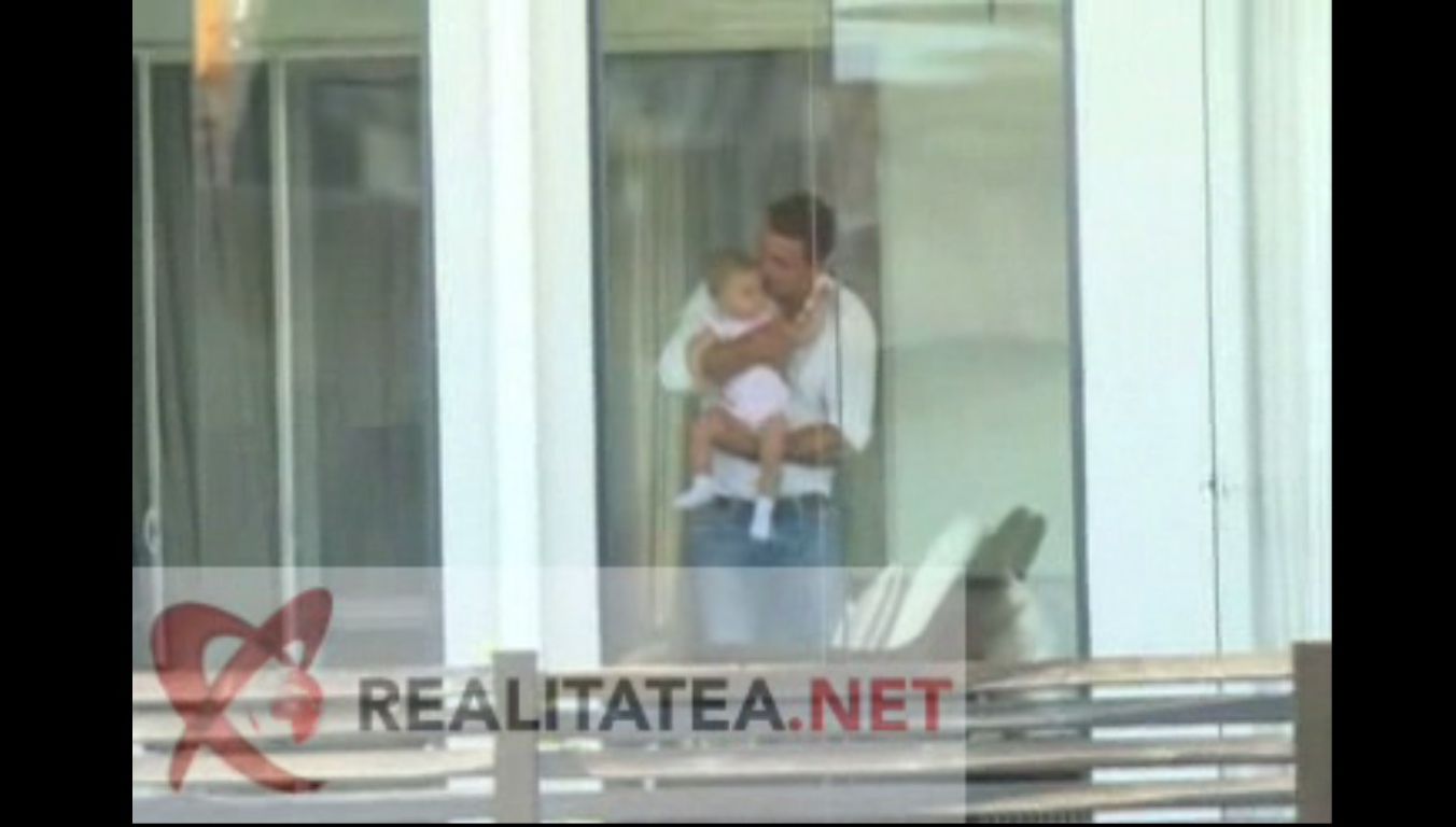 Cum arată casa unde s-ar afla Elena Udrea. Imagini în premieră cu iubitul și fetița lor