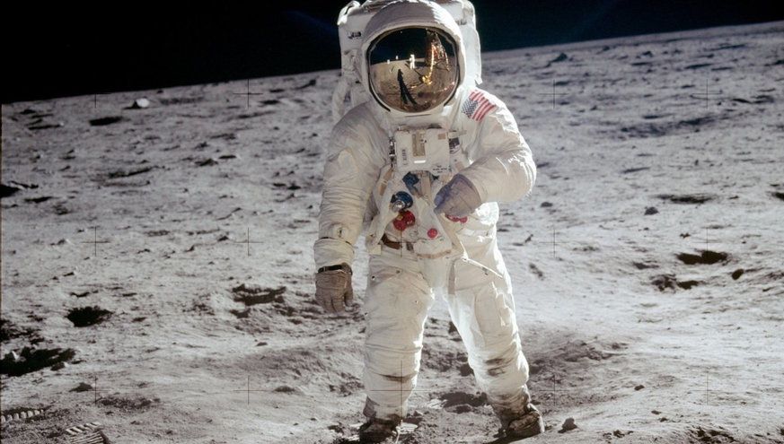 Când își va lansa România programul "Apollo"?