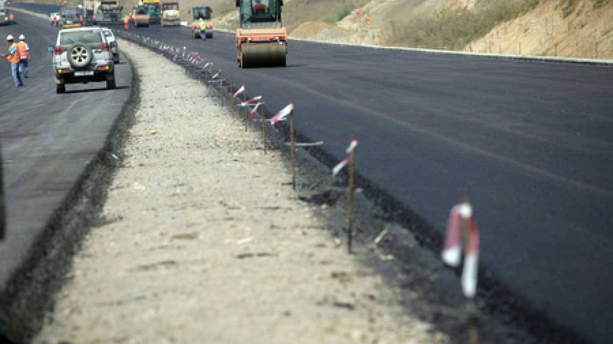 Dăncilă dă vina pe CNAIR pentru că nu avem autostrăzi: ”A blocat evoluția unor proiecte!”