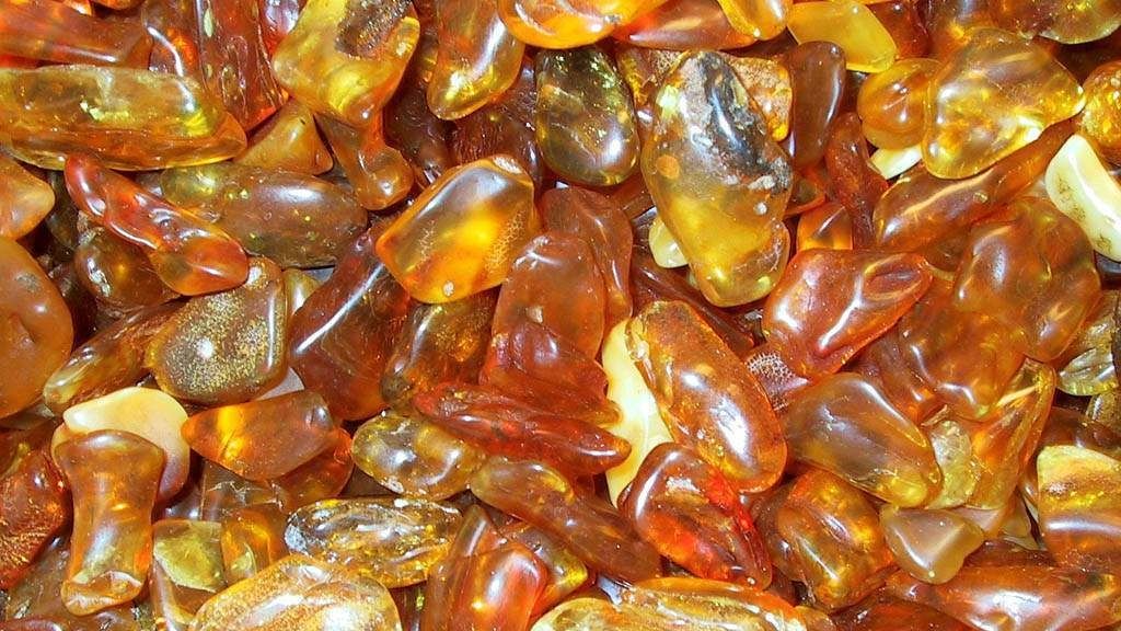 Captură spectaculoasă la Suceava, o femeie surprinsă cu 100 de kg de chihlimbar (VIDEO)