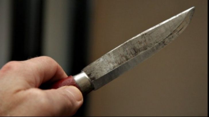Femeie în stare gravă la spital după ce a fost bătută și injunghiată de soț