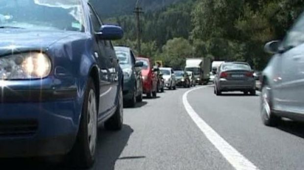 Trafic aglomerat pe DN1, în zonele Comarnic şi Buşteni