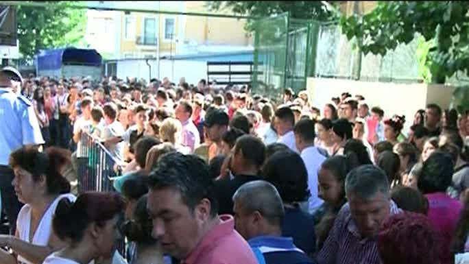 ADMITERE LICEU 2019. Au stat toată noaptea la coadă pentru înscrierea la un liceu din Capitală