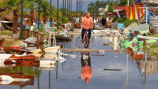 Furtună Halkidiki: O româncă povestește coșmarul prin care a trecut: ”Am crezut că va fi tsunami”