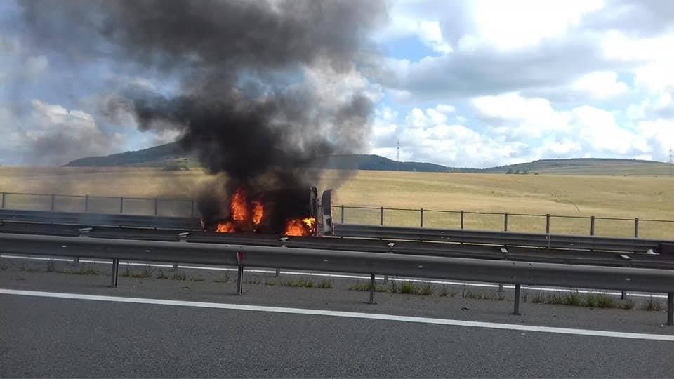 Maşină în flăcări pe Autostrada A3