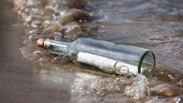 Un pescar a găsit un mesaj într-o sticlă veche de 50 de ani. "Nu este posibil așa ceva"