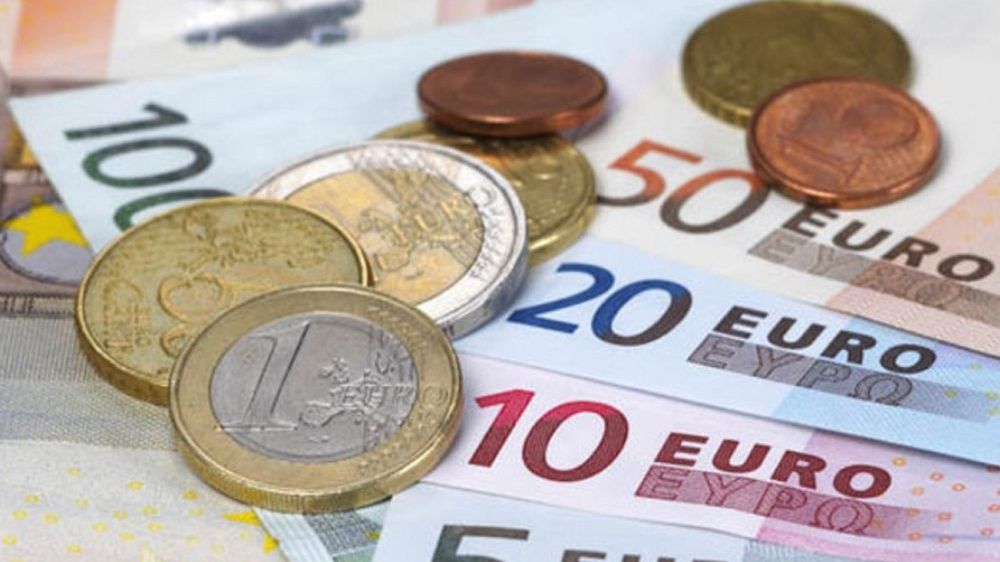 Foame de bani. Guvernul ia un nou împrumut uriaș din piețele externe pentru salarii și pensii