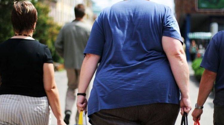 Obezitatea crește de până la 10 ori riscul de deces în cazul Covid-19
