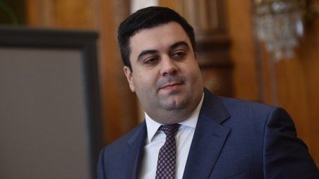 Discuții despre o şpagă de jumătate de milion de euro în biroul ministrului Răzvan Cuc