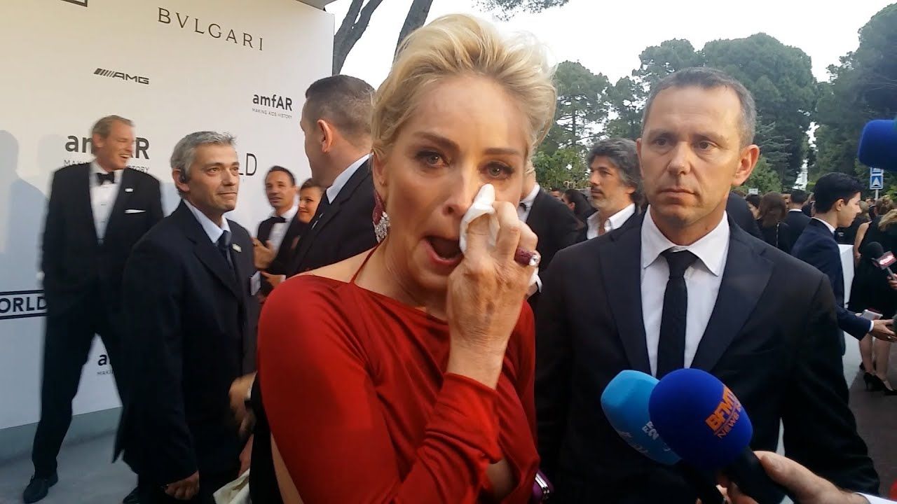 Sharon Stone, în lacrimi: "Am fost uitată, aşa cum a fost prinţesa Diana"