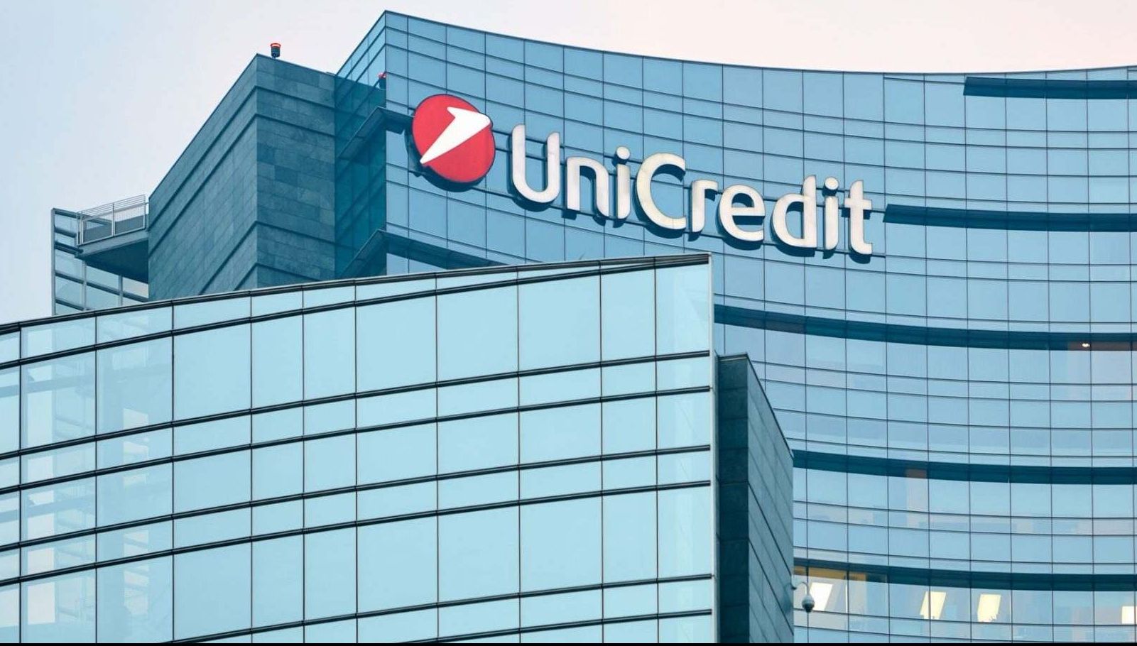 O altă bancă face concedieri masive de personal. Nori negri la orizontul economiei
