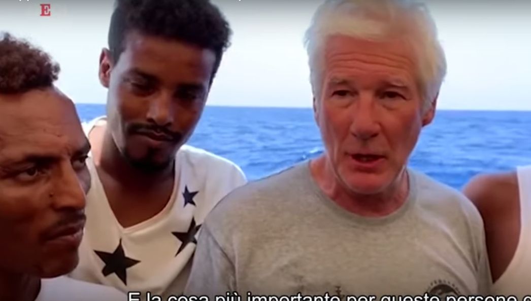 Richard Gere, alături de refugiați. Gestul fantastic al starului de la Hollywood