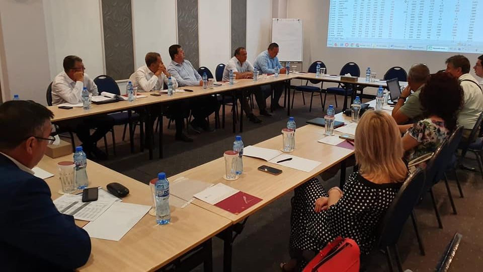 Primarii de orașe cer premierului să îşi asume falimentul spre care se îndreaptă administraţiile 