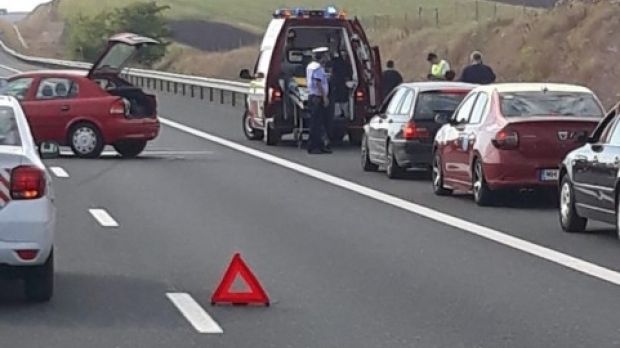 Accident în drumul spre mare: trafic restricţionat pe A2, din cauza unui carambol