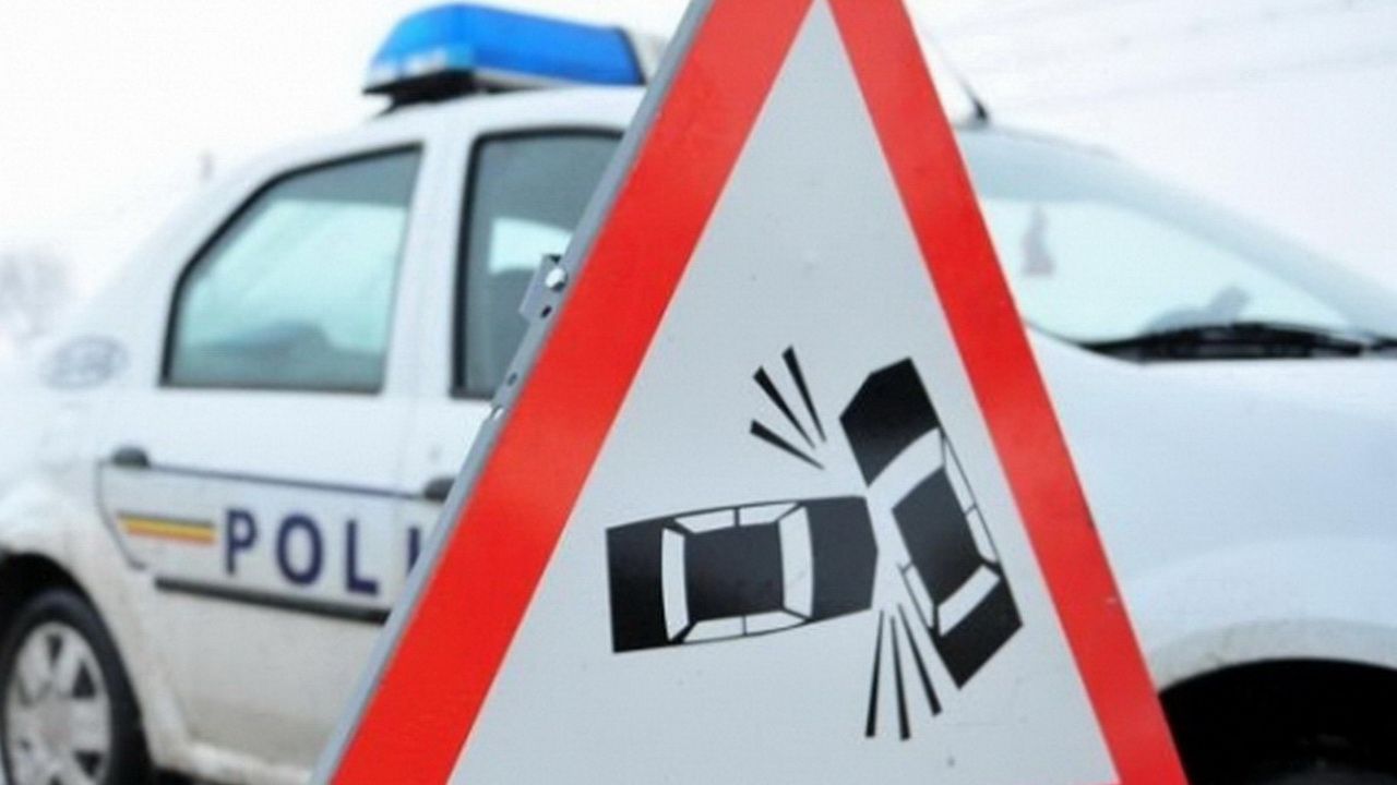 Accident cu trei victime, pe DN 6, în județul Dolj. Una dintre mașini a luat foc