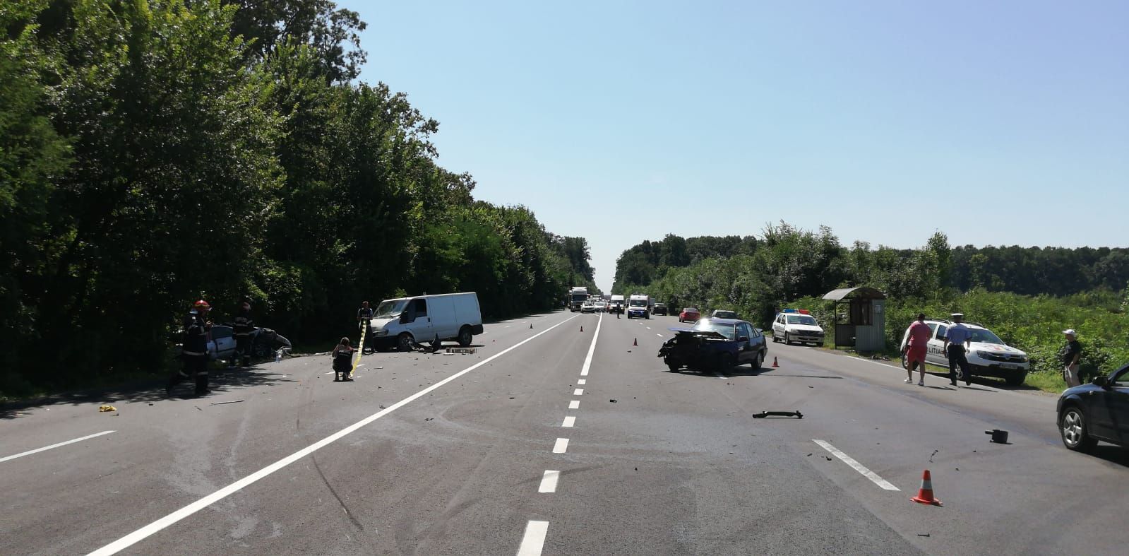 Cinci persoane,printre care un minor, rănite într-un accident grav la Puchenii Mari