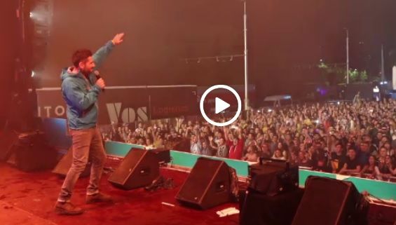 Alex Dima (Pro TV) pe scena UNTOLD, unde a transmis un mesaj emoţionant în contextul cazului Caracal