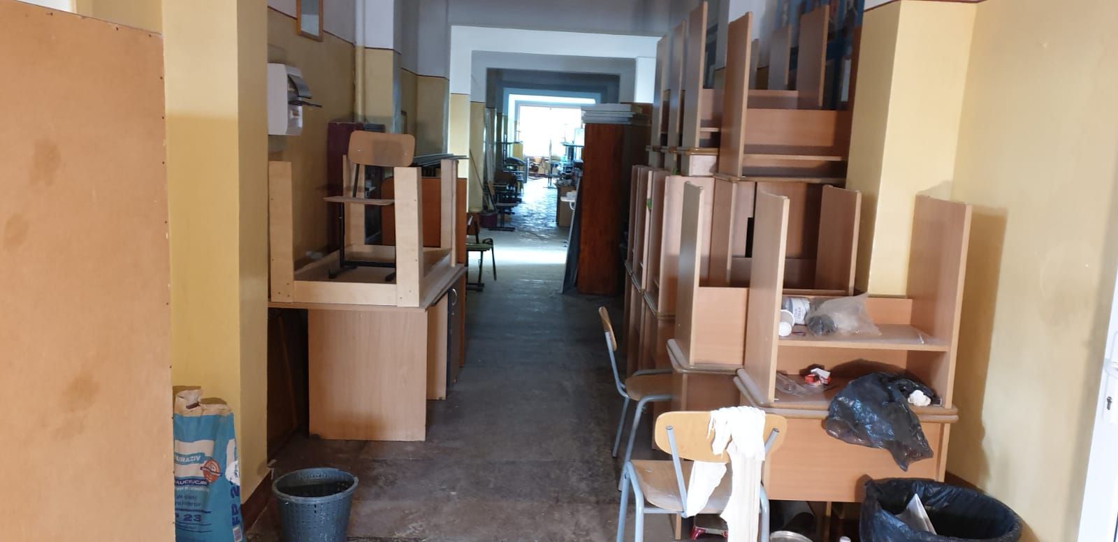 O școală din Arad, inundată complet cu 2 săptămâni înainte de începerea cursurilor